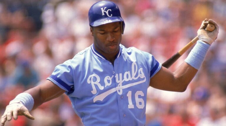 Biography Of Bo Jackson: How Much Does He Earn From Baseball?