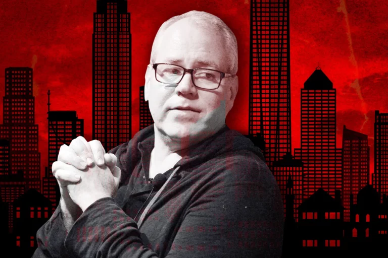 Bret Easton Ellis complained about NYC; Said “How the f*ck does anyone live here”
