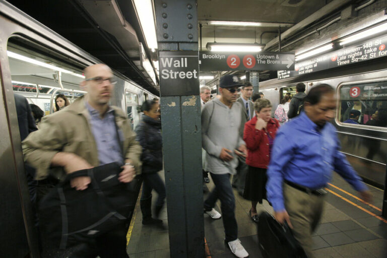 Man With Baton Attacks Tube Passenger At Grand Central